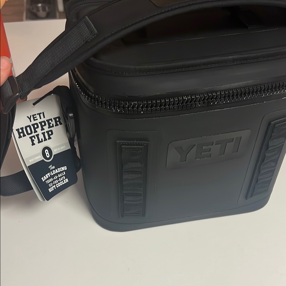 YETI Black Hopper Flip 8 Soft Cooler